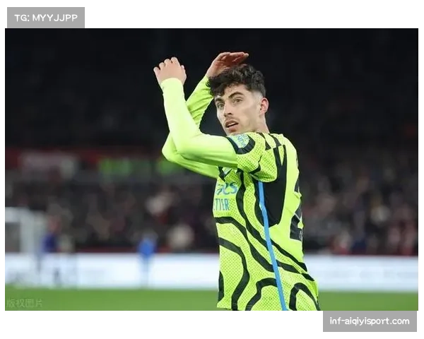 阿森纳赛前训练，哈弗茨频繁演练在中锋身后的影子前锋角色